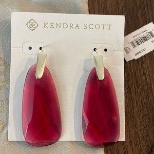 NWT Kendra Scott Maize drop earrings in berry glass